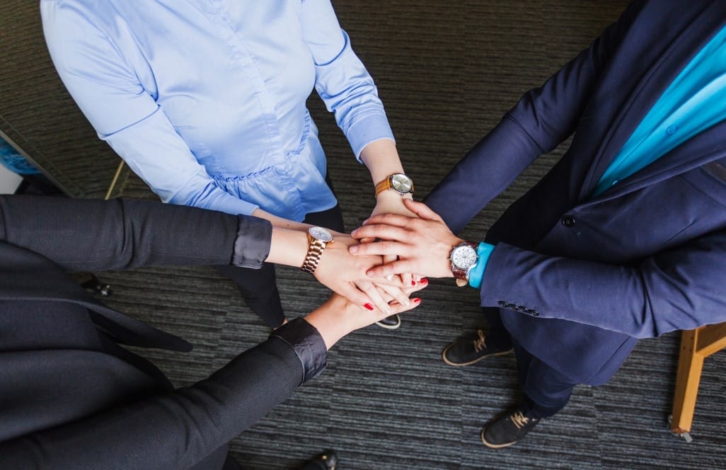 Forex trader group of traders trusting each other Forex trader group of traders trusting each other