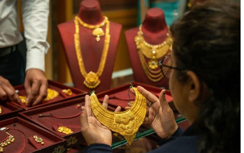 Gold prices have remained lower after US Dollar performed well ahead of US Q3 GDP data and US Consumer confidence data Gold prices have remained lower after US Dollar performed well ahead of US Q3 GDP data and US Consumer confidence data