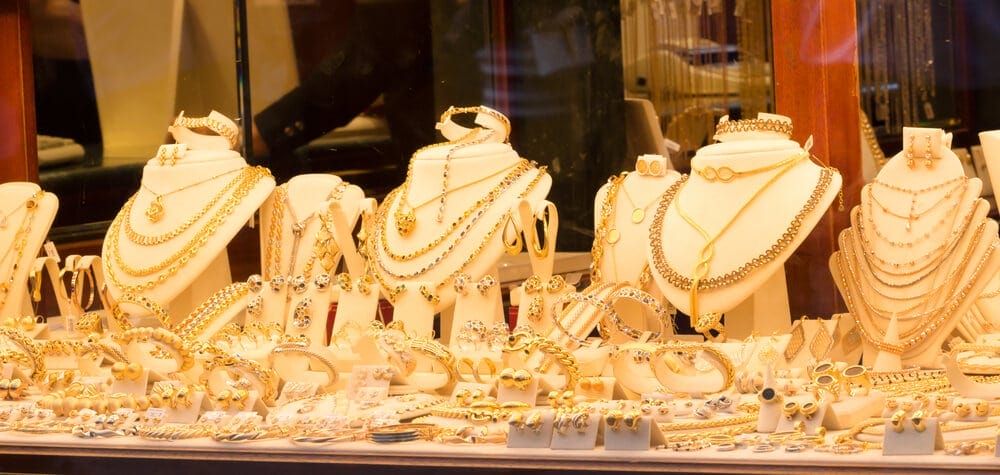 Gold shows sinking pressure ahead of the FOMC meeting scheduled this week. Gold shows sinking pressure ahead of the FOMC meeting scheduled this week.