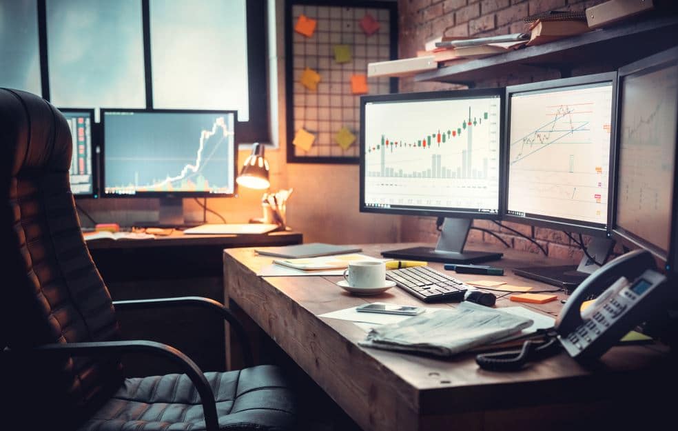 keep your desk clear when youre in the midst of a trading session. Its hard to get in the zone when you have five different windows open keep your desk clear when youre in the midst of a trading session. Its hard to get in the zone when you have five different windows open